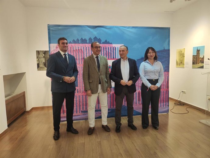 El concejal de Cultura, Jorge Suárez; el alcalde de Cáceres, Rafael Mateos; el consejero de Cultura, Laureano León, y la directora gerente de la Fundación Orquesta de Extremadura, Hae-Won