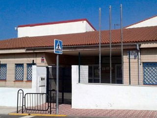 Vista del Centro de Educación Infantil y Primaria (CEIP) Santa Rita de Campamento, en San Roque (Cádiz).