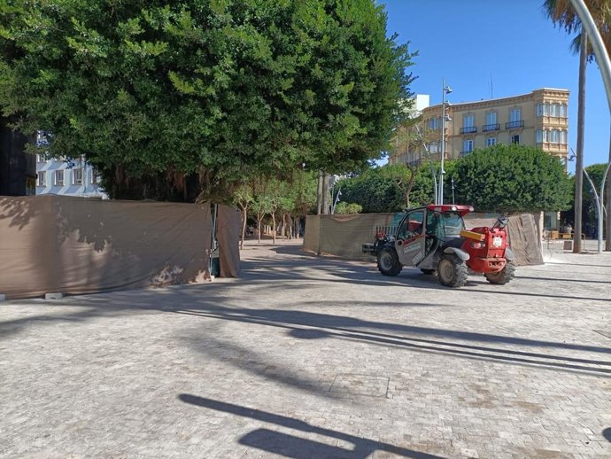 Obras en el tramo final del Paseo de Almería.