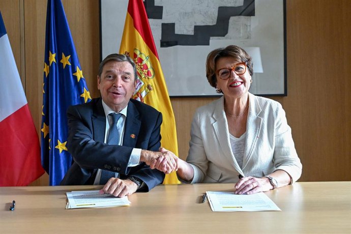 El Ministro De Agricultura, Pesca Y Alimentación De España, Luis Planas, Y La Titular De Agricultura, Agroalimentación Y Soberanía Alimentaria De Francia, Annie Genevard