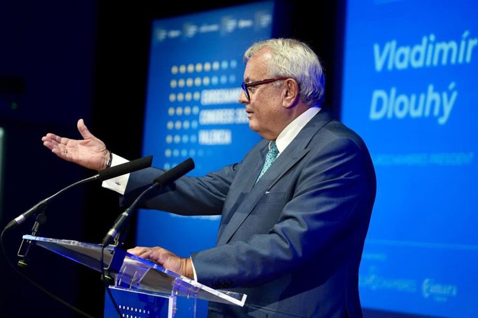 El presidente de la Cámara de Comercio de la República Checa, Vladmir Dlouh, interviene durante la inauguración del Congreso Europeo de Cámaras de Comercio, Eurochambres Congress 2026, a 28 de septiembre de 2026, en Valencia