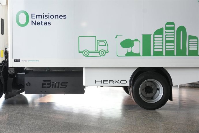 Archivo - Vista del lateral del camión 'Herko' durante la presentación de la nueva compañía fabricante de camiones, a 17 de enero de 2023, en Bilbao