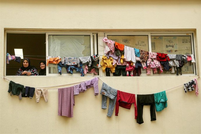 Archivo - Desplazadas libanesas en Beirut, Líbano,  han decorado su escuela con la colada, 27 marzo 2026