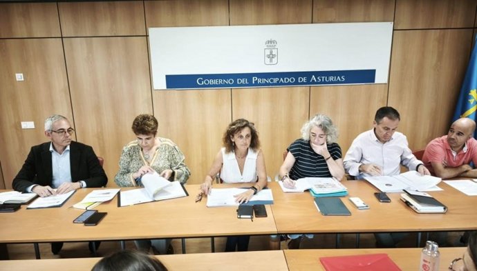 Imagen de archivo de la reunión de la comisión de seguimiento del pacto Asturias Educa celebrada esta semana.