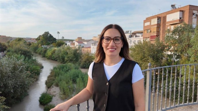 La candidata de IU a la Alcaldía de Puente Genil, Reyes Estrada.