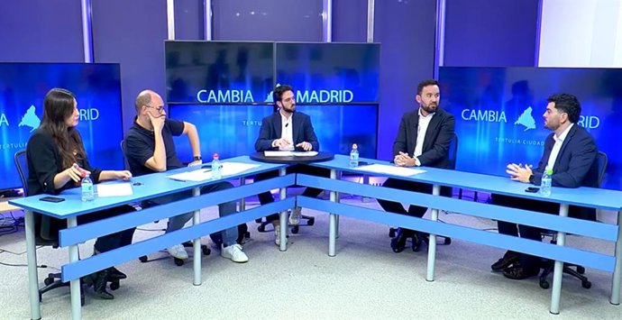 Los diputados autonómicos Andrés Navarro (PP), Beatriz Borrás (Más Madrid), Agustín Vinagre (PSOE) y Javier Pérez Gallardo (Vox) en una tertulia de Canal 33