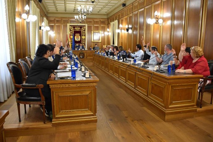 Pleno en la Diputación de Cuenca.