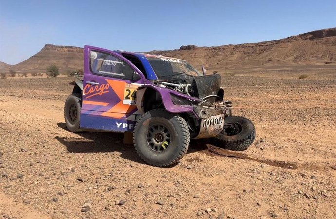 Imgaen del coche de los argentinos Kevin Benavides y Lisandro Sisterna tras su accidente en la 2ª etapa del Rally Marruecos 2026