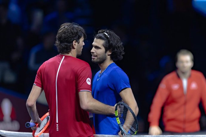 26 de setembro de 2026: Carlos Alcaraz, da Seleção da Europa, em ação contra Taylor Fritz, da Seleção Mundial, durante a Laver Cup de 2026 no The O2. Com: Carlos Alcaraz, Taylor Fritz. Local: Londres, Reino Unido.Quando: 26 de setembro de 2026. Crédito: A