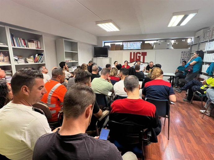 Asamblea de trabajadores del sector logístico de Guadalajara.