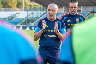 El seleccionador David Gordo durante el entrenamiento previo al San Marino - España.