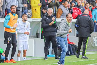Archivo - El entrenador del AD Ceuta CF, José Juan Romero