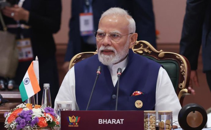 13 de setembro de 2026, Nova Délhi, Índia: O primeiro-ministro indiano Narendra Modi discursa na sessão ampliada da cúpula do BRICS no Bharat Mandapam, em 12 de setembro de 2026, em Nova Délhi, Índia. O segundo dia do encontro contou com a participação de