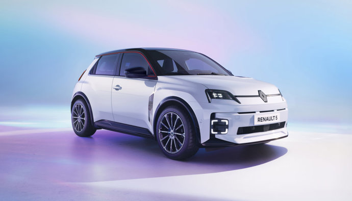 Renault amplía la oferta del R5 con más autonomía eléctrica, nuevos colores y tecnología "útil"