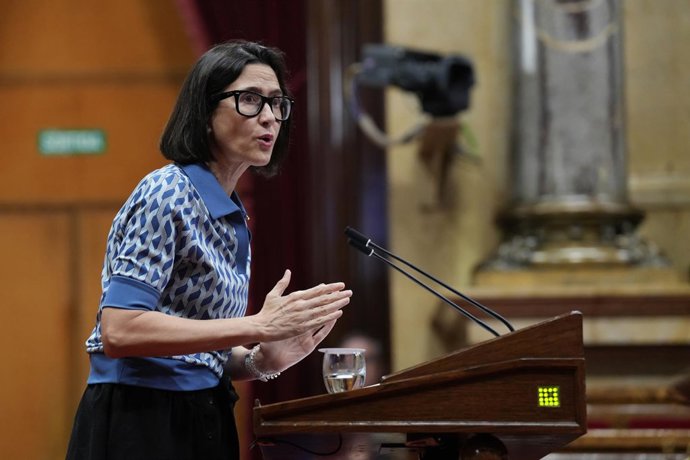 Archivo - La consellera de Interior del Govern de Catalunya, Núria Parlon, interviene durante la sesión plenaria ordinaria celebrada en el Palau del Parlament, a 21 de julio de 2026, en Barcelona, Catalunya (España). 