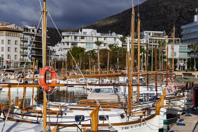 Embarcaciones amarradas en un puerto de Baleares.