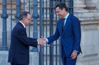 Moreno promete a Vivas descuentos del 25% en los ferrys a Ceuta y una conexión marítima regular con el puerto de Málaga