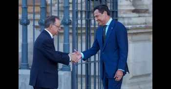 Moreno promete a Vivas descuentos del 25% en los ferrys a Ceuta y una conexión marítima regular con el puerto de Málaga