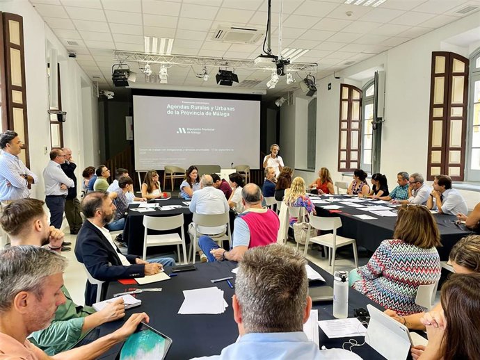 Presentación para el inicio de la elaboración de Agendas Rurales y Urbanas de la Axarquía, Valle del Guadalhorce y norte de la provincia de Málaga.