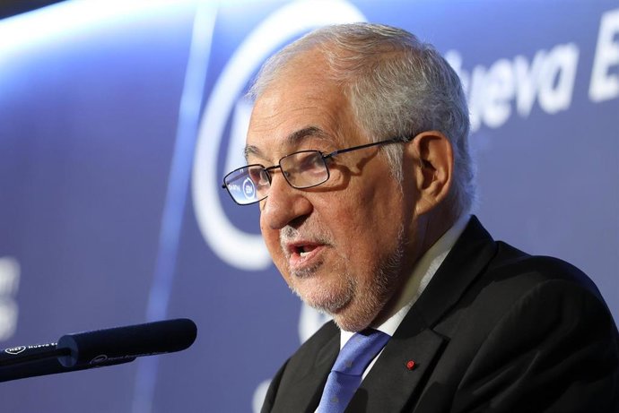 presidente del Tribunal Constitucional, Cándido Conde-Pumpido,  durante un desayuno informativo de Nueva Economía Fórum, en el Real Casino Gran Círculo de Madrid, a 1 de octubre de 2026, en Madrid (España).