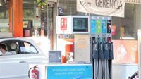Los carburantes suben más del 30% pese a las ayudas, según la OCU, que reclama medidas estructurales