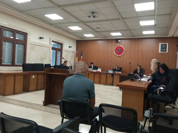 El acusado, durante el juicio.