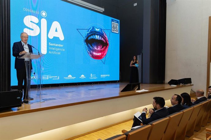 El consejero de Industria e Innovación, Eduardo Arasti, interviene en el IV Congreso Santander Inteligencia Artificial (SIA)