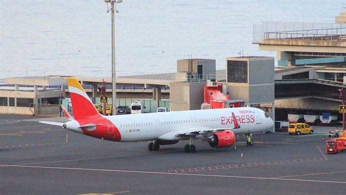 Avión A321neo de Iberia Express en el aeropuerto de La Palma.