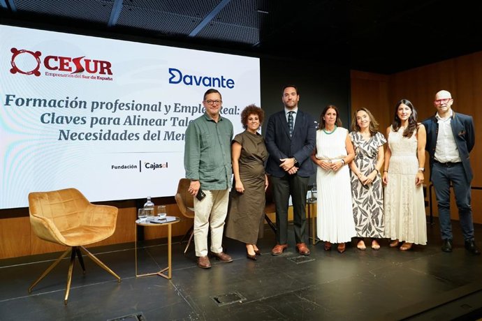Jornada 'Formación profesional y empleo real: claves para alinear talento y necesidades del mercado' en la sede de la Fundación Cajasol.
