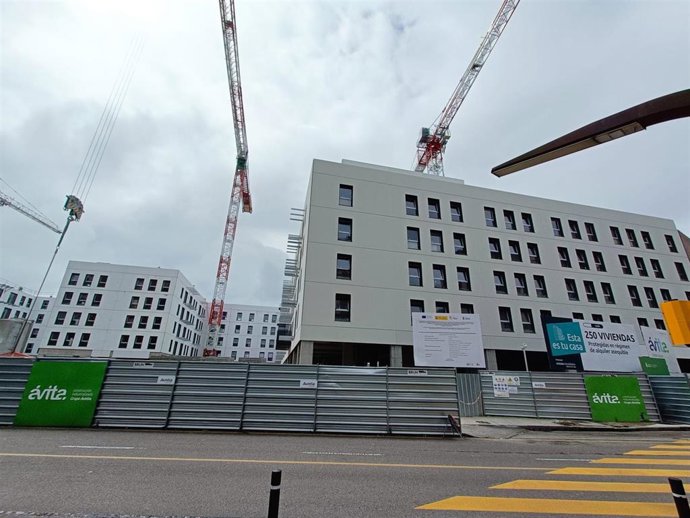 Obra de los 250 pisos para jóvenes en alquiler asequible en el antiguo solar de Peritos, promovida por el Gobierno del Principado de Asturias en Gijón.