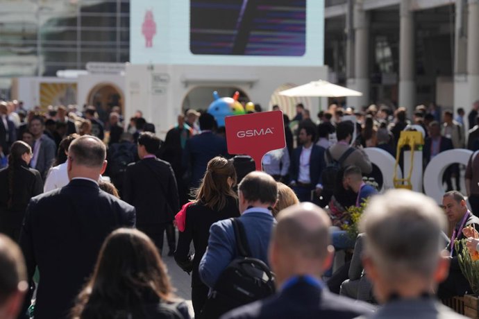 Archivo -  Desenes de persones durant la primera jornada del Mobile World Congress Barcelona 2026