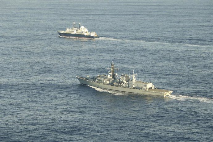 Archivo - La Marina Real británica vigila de cerca a buques rusos, incluido el buque espía Yantar y el submarino Novorossiysk, mientras operaban cerca de las aguas del Reino Unido.
