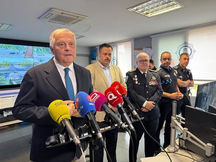 El alcalde de Ciudad Real, Francisco Cañizares, presentando el Plan Estratégico de Seguridad.