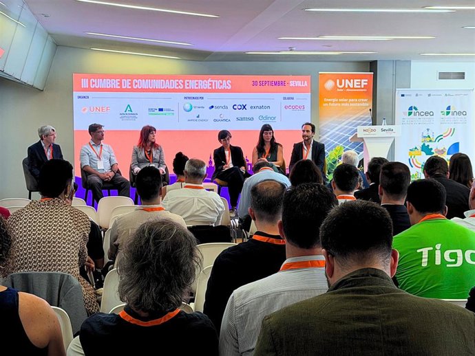 La Federación Andaluza de Municipios y Provincias (FAMP) presentando el proyecto europeo Bridges en la tercera Cumbre de Comunidades Energéticas que se celebra en Sevilla.