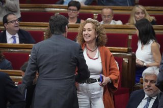 Archivo - La portaveu d'ERC al Parlament, Ester Capella, i el president de la Generalitat, Salvador Illa