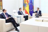 Foto: Sánchez se reúne con el director ejecutivo de Roche y presidente de los CEO de biofarmacéuticas para hablar del sector