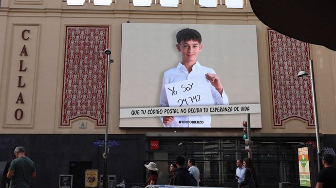 Imagen de la campaña impulsada por OncoBierzo que se muestra en las pantallas del Cine Callao de Madrid.