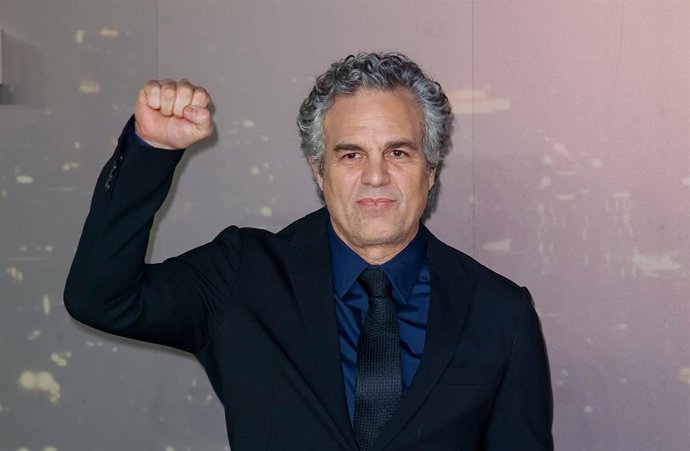 Mark Ruffalo carga contra la fusión entre Paramount y Warner, que ya tiene fecha: “Debilitará la libertad de expresión”