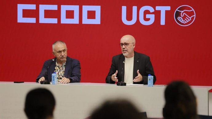 Archivo - El secretario general de UGT, Pepe Álvarez, y el de CCOO, Unai Sordo.