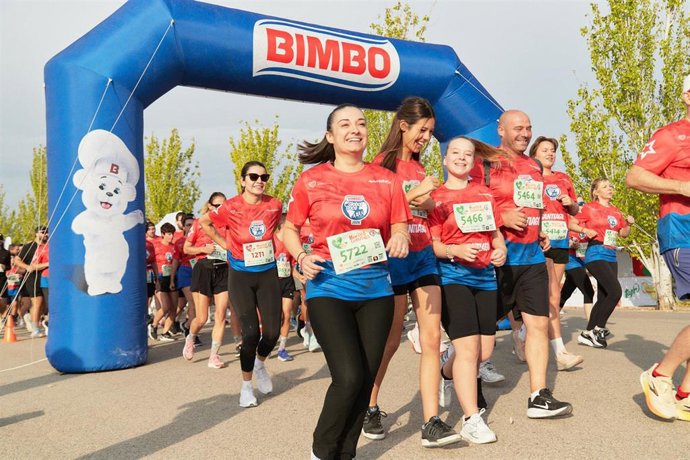 La Bimbo Global Race en Madrid suma la donación de 54.000 rebanadas de pan para el Banco de Alimentos.