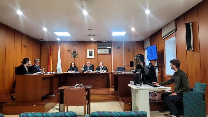 Audiencia preliminar del juicio a la cajera de un supermercado por apropiarse de más de 333.000 euros en dos años