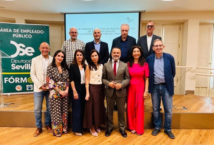 Foto de familia del Foro de Directivos sobre gestión pública organizado por la Diputación