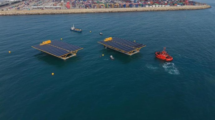 Demostrador solar marino en el puerto de València
