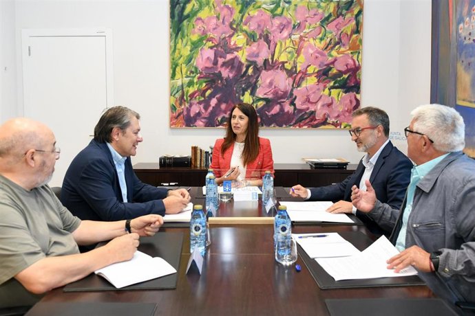 Reunión de la conselleira do Medio Rural, María José Gómez, con Unións Agrarias y Asaga