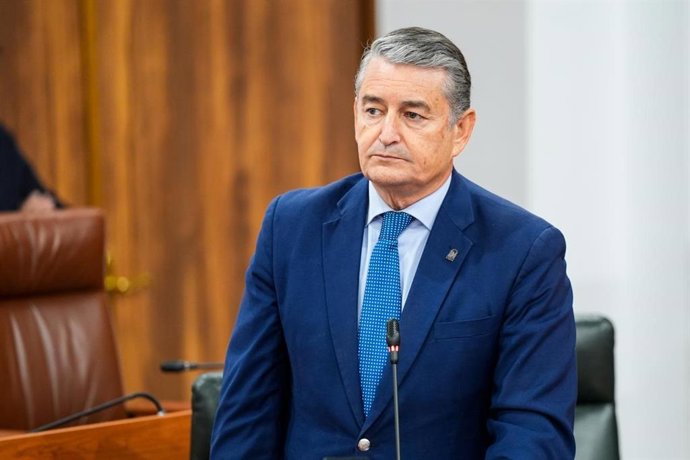 El vicepresidente primero y consejero de Presidencia, Sanidad y Emergencias de la Junta de Andalucía, Antonio Sanz, en el pleno del Parlamento de Andalucía.