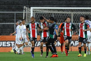 Futbol, Palestino vs Universidad de Concepcion. Fecha 22, Liga de Primera 2026. El jugador de Palestino Francisco Montes, centro, celebra su gol durante el partido de la Liga de Primera contra Universidad de Concepcion disputado en el estadio Municipal