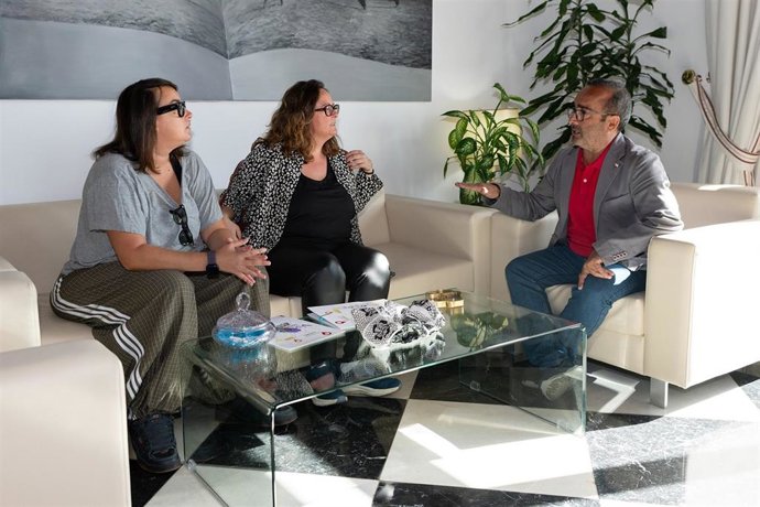 El presidente de la Diputación de Cáceres, Miguel Ángel Morales, ha recibido a la nueva presidenta de Extremadura Entiende, Sara Ramos Castellano