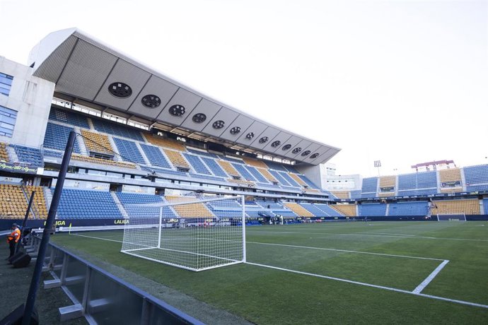 Archivo - Interior del Estadio Nuevo Mirandilla, donde juega el Cádiz CF. ARCHIVO.