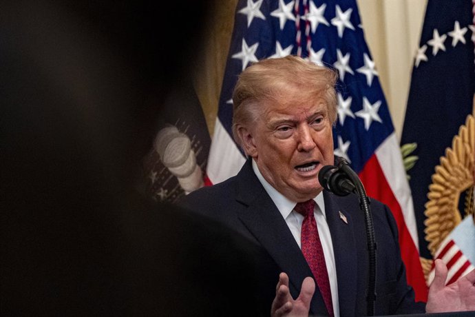 30 de setembro de 2026, EUA, Washington: O presidente dos EUA, Donald Trump, discursa em uma celebração do Mês da Herança Hispânica na Sala Leste da Casa Branca. Foto: Jen Golbeck/SOPA Images via ZUMA Press Wire/dpa