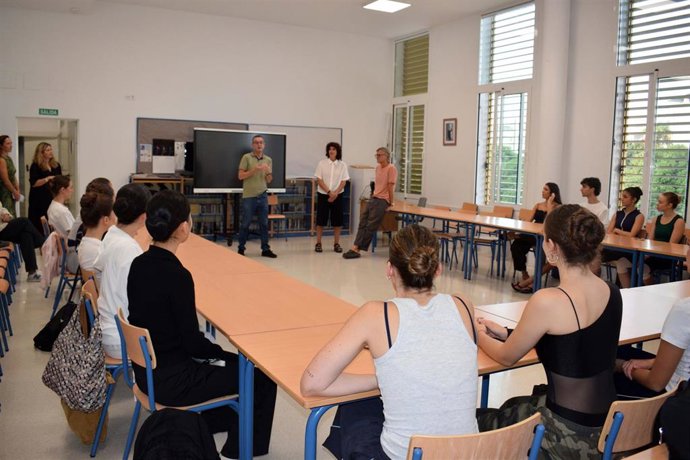 Un momento de la presentación de la 'Formación en danza para la escena' en la Universidad de Almería.